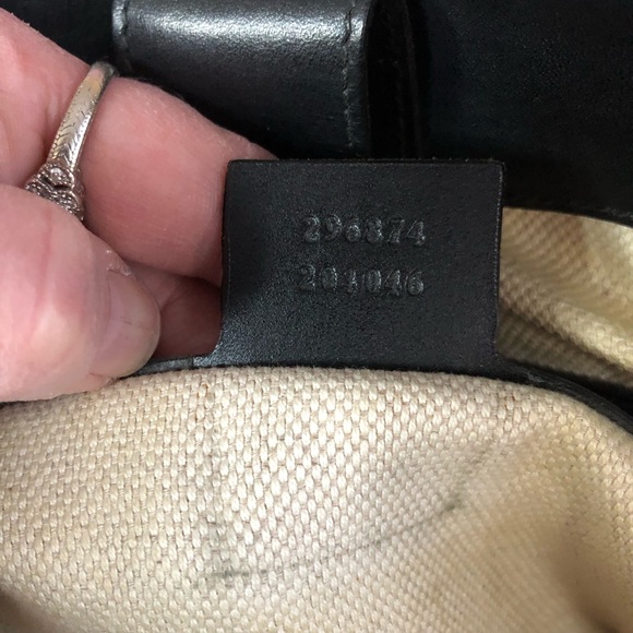 GORGEOUS EUC Authentic Gucci studded shoulder bag tote beige with black handle - Picture 11 of 15